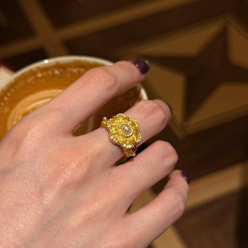 Classic antique gold craftsm hibiscus flower pearl Female Ring set with diamonds red gorgeous palace style gift