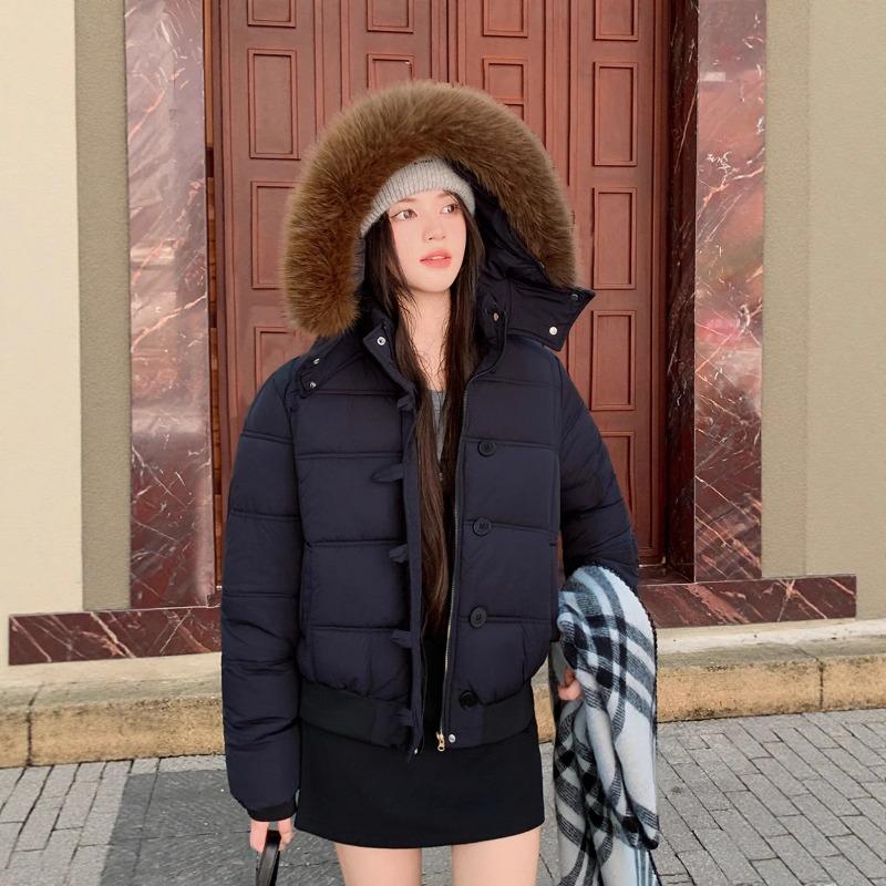 Winterjacke mit großer Pelzkapuze, kurz, daunen-wattiert, für Damen, die schlank und warm aussehen möchten, kleine wattierte Jacke