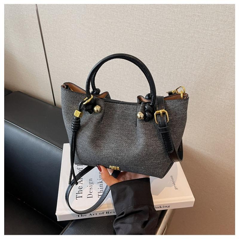 

Bag women s new fashion shoulder messenger bag large capacity casual versatile portable bucket bag women чорний