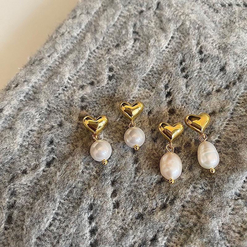 Gold-Tone Heart Freshwater Pearl Shell Bead Stud Earrings for Women - Elegant Copper-Plated Design