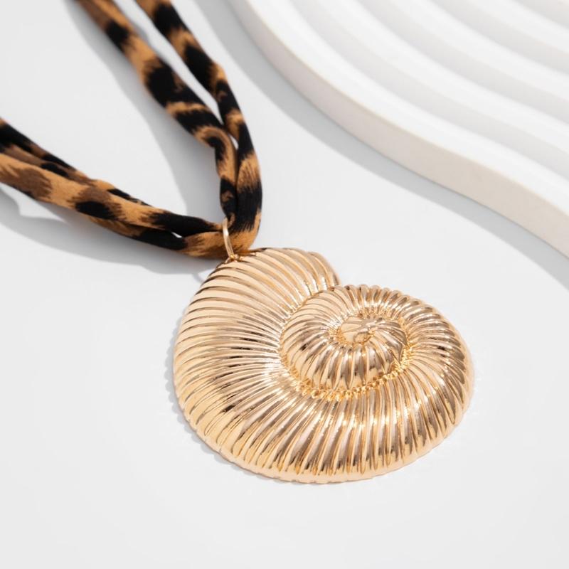 Adjustable Sea Star and Conch Pattern Cotton Cloth Necklace With Alloy Charm for Casual Outfits or Travel Accessories