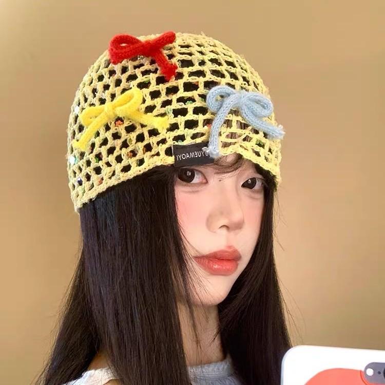 Cappello Berretto in Lavorazione a Maglia con Paillettes e Fiocco Coreano per Donna: Copricapo alla moda in rete di lana