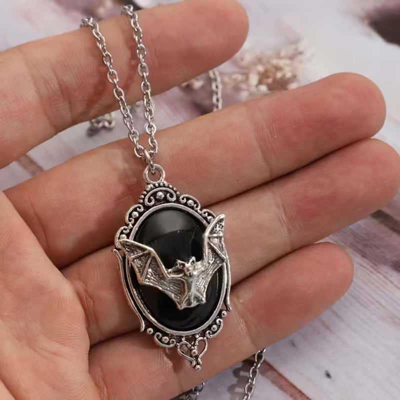 Stylish Gothic Bat Necklace With Sparkling Gem For Women And Men Special Event Pendant Neckchain