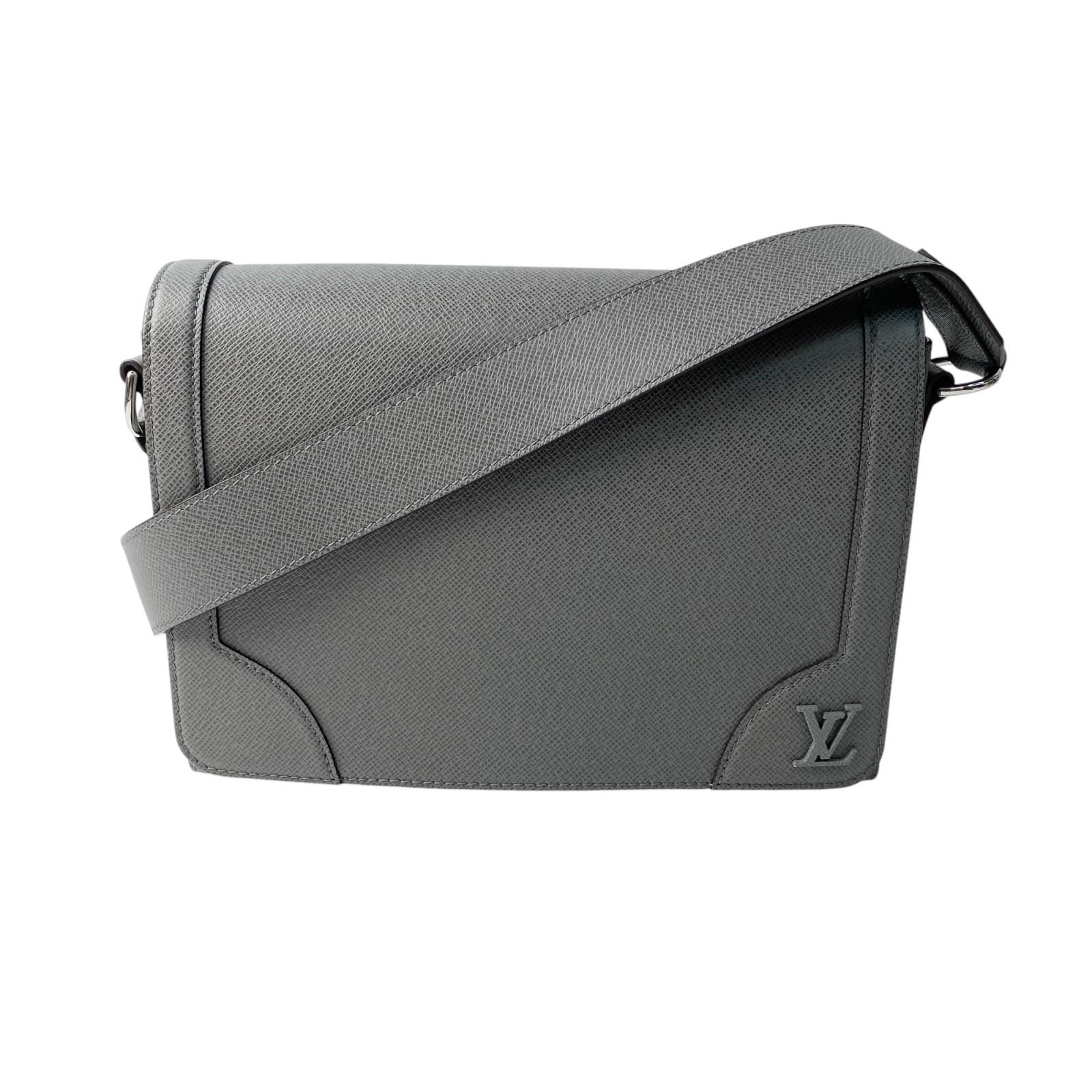 

Used LOUIS VUITTONShoulder Bag Gray leather mens