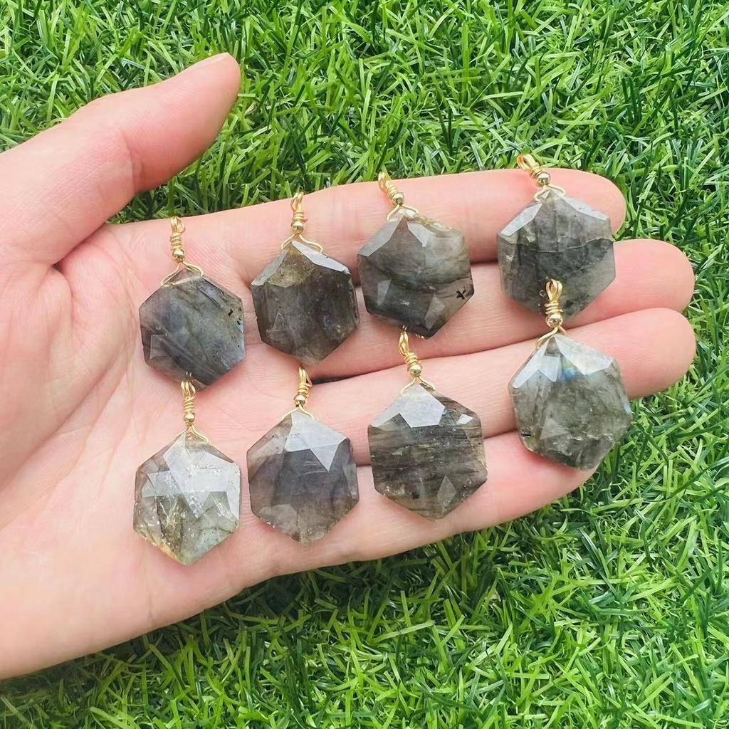 Natural Crystals High Quality Pendant Polyhedron Colorful Labradorite Pendant Gemstone Necklace