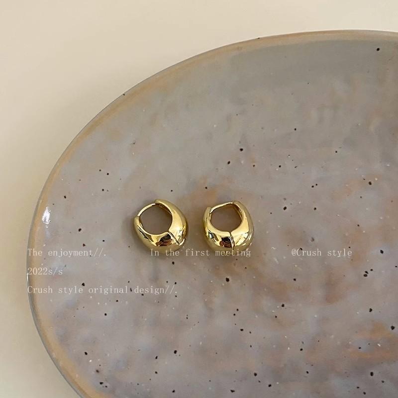 Minimalist and elegant, light luxury, high-end geometric earrings for women, popular vintage style ear accessories