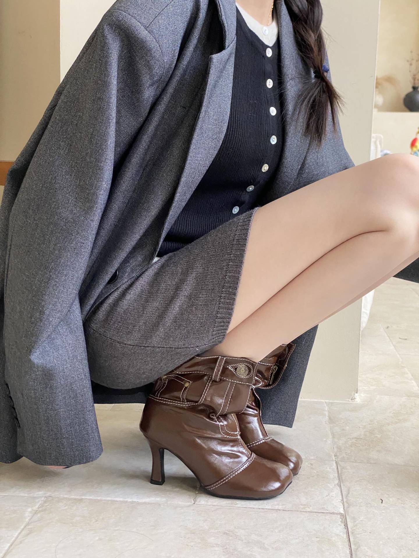 

2025 новые европейские и американские ботильоны с круглым носком и носком манго, на тонком каблуке средней высоты 39 темно-коричневого