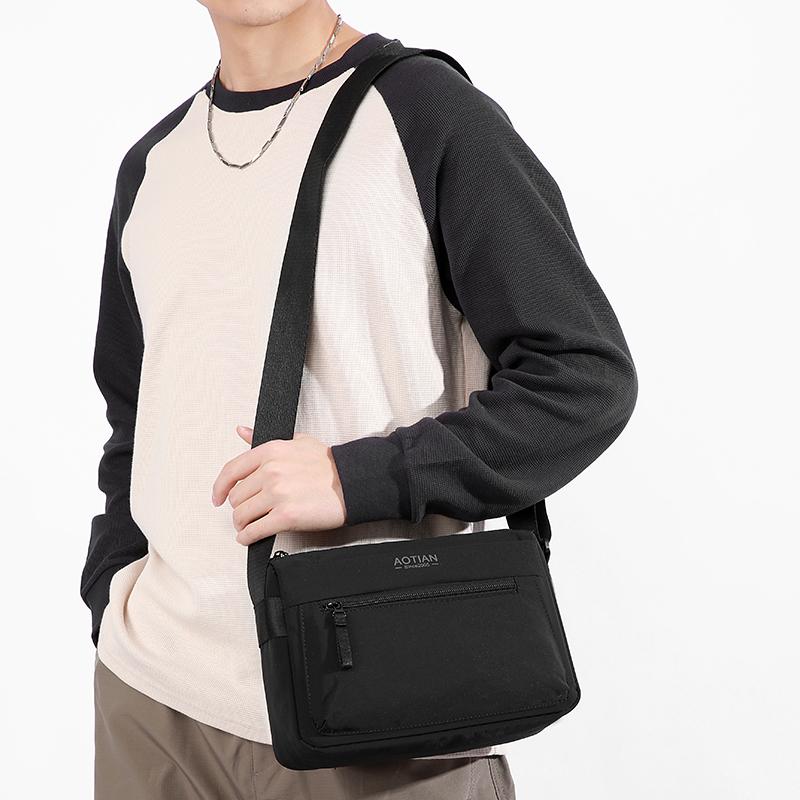 Men's Shoulder Bag Travel Commuter Outdoor Sports Waterproof Messenger Bag Tooling Crossbody Bag