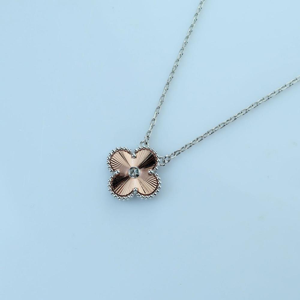 Four-leaf Clover Necklace Fashion Luxury Agate Chalcedony Women's Clavicle Chain Pendant