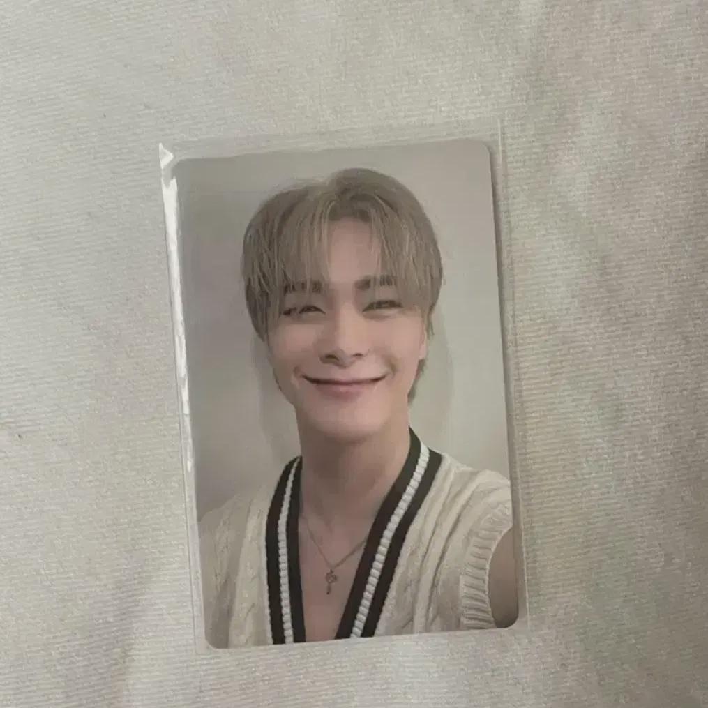 

Astro Moon Moonbin Gaejukbin Photocard