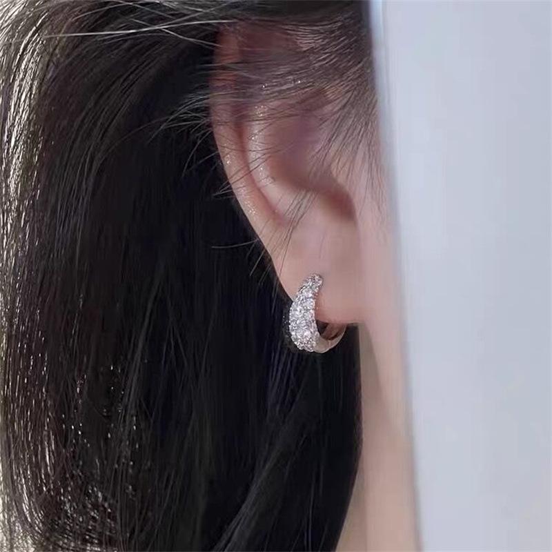 Oval Metal Ear Cuffs with Micro-Paved Zirconia - Sparkling, Fashionable, and Versatile Design for Women