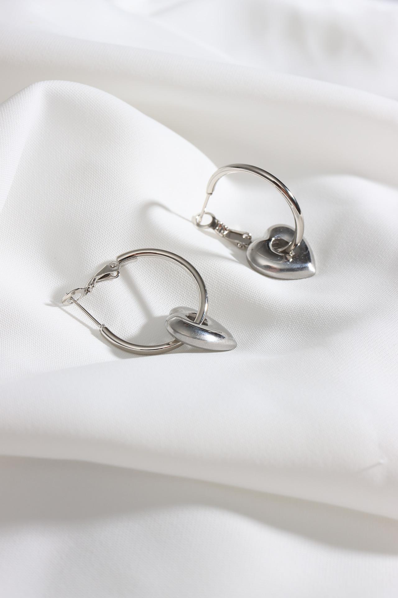 

Кольцо в форме сердца, стальная серьга серебряного цвета