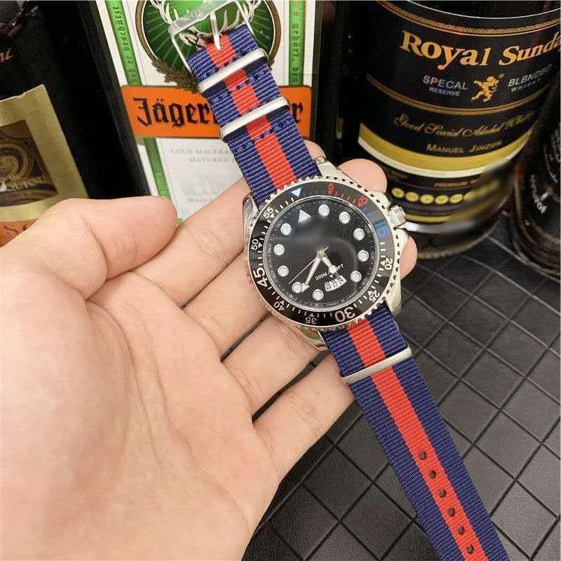 Mens Quartz Watch With Nylon Strap Sport Casual Round Dial Stainless Steel Buckle Alloy Case Mineral Glass