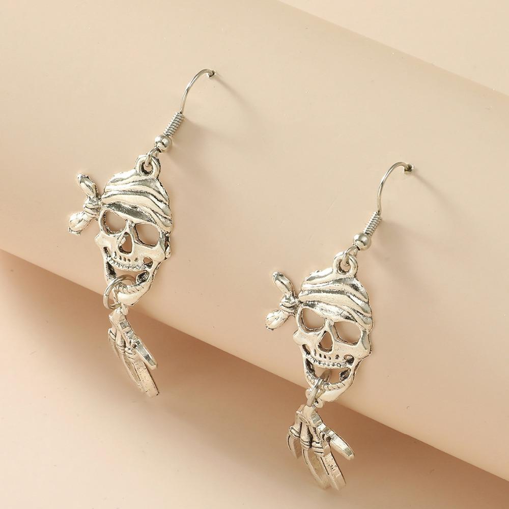 Halloween hot-selling punk skull earrings, exaggerated hip-hop skull earrings, creative gothic earrings trend