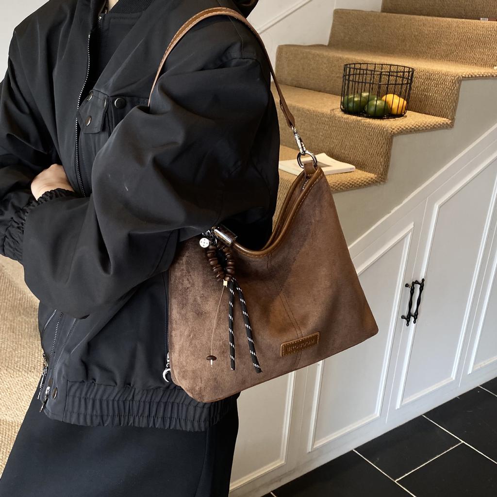 Trendige und vielseitige Ein-Schulter-Tasche, Pendler-Bucket-Bag mit großem Fassungsvermögen