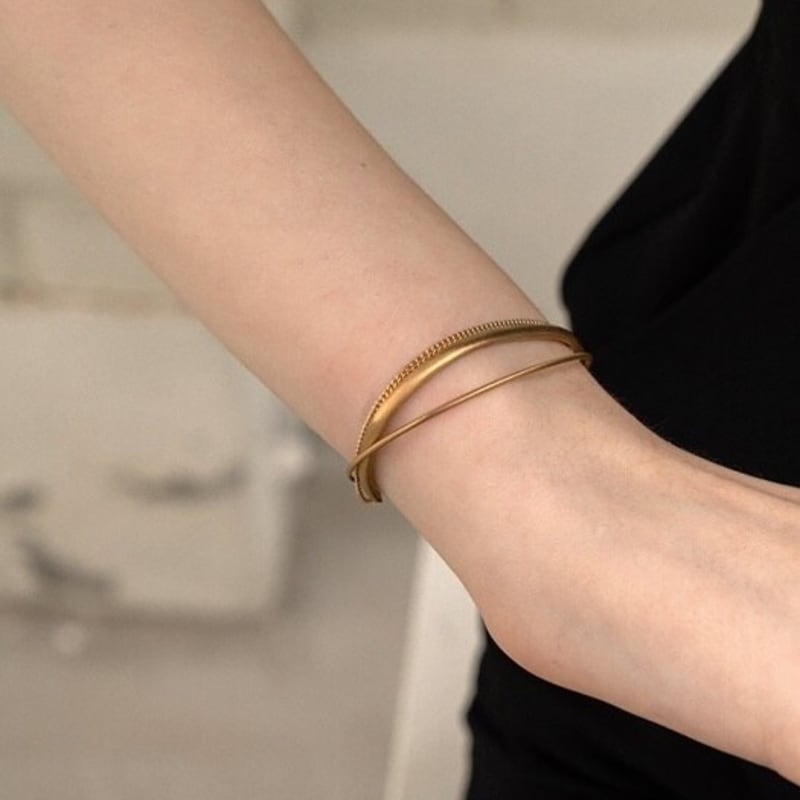 

MCCOII IN TWO MINDS 17 (LAYERED BASIC) GOLD MATTE