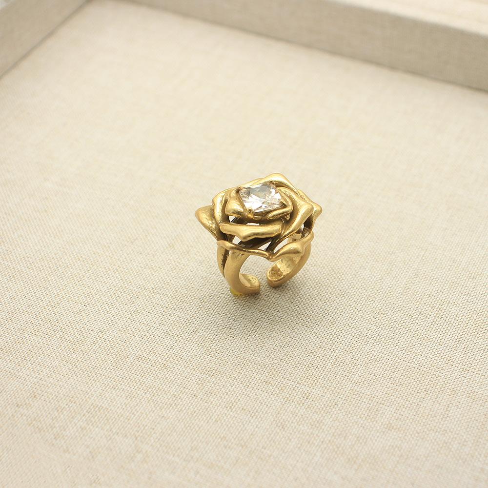 

Medieval Multi-Layer Three-Dimensional Rose Inlaid Square Diamond Heavy Industry Ring Pendant Necklace High-End Retro Women S Jewelry