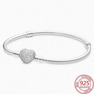 925 Sterling Silber Family Moment Romantische funkelnde herzförmige Schnalle Schlangenkette Armband Diy Classic Armband