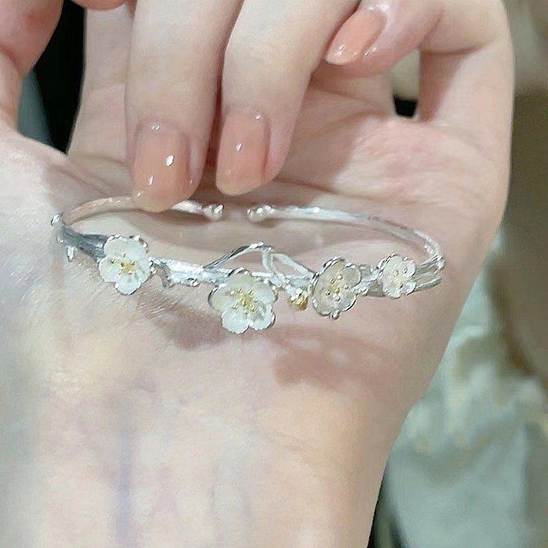 Bracelet for Female Students Simple Mori Style Fresh Versatile Plum Blossom Open Bracelet Gift for Girlfriend Vintage