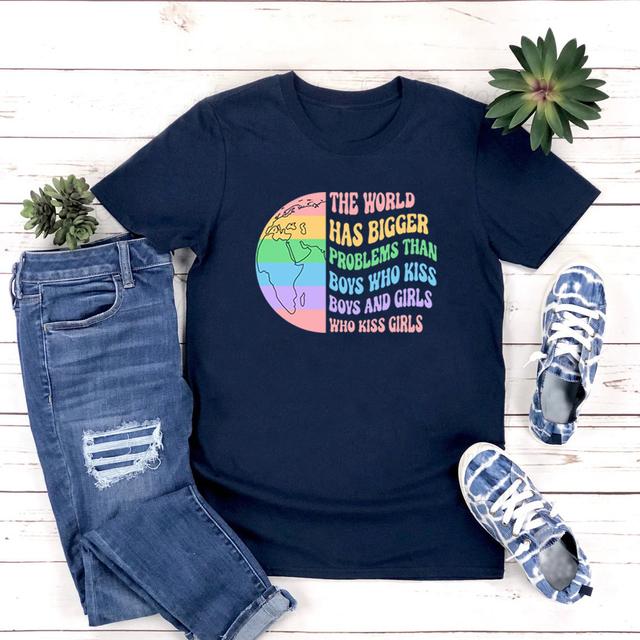 Svět má větší problémy než kluci, kteří se líbají s kluky, a dívky, kteří se líbají s dívkami, tričko pro gaye, tričko pro rovnost, LGBTQ topy, tričko pro Pride