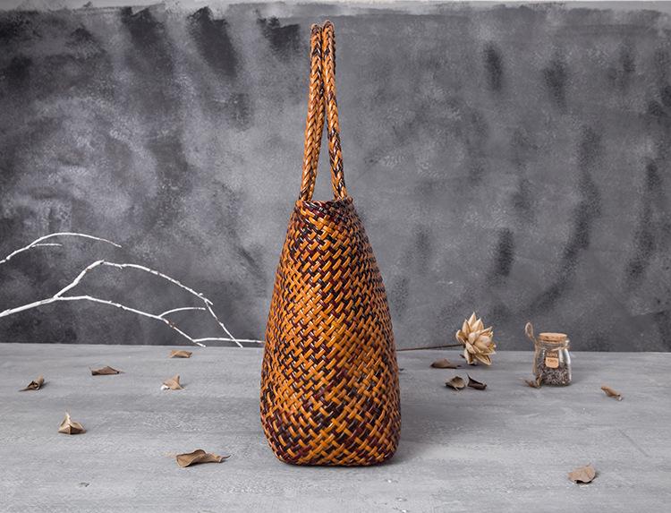 Damenhandtasche aus echtem Leder mit Aussparungen und Webmuster