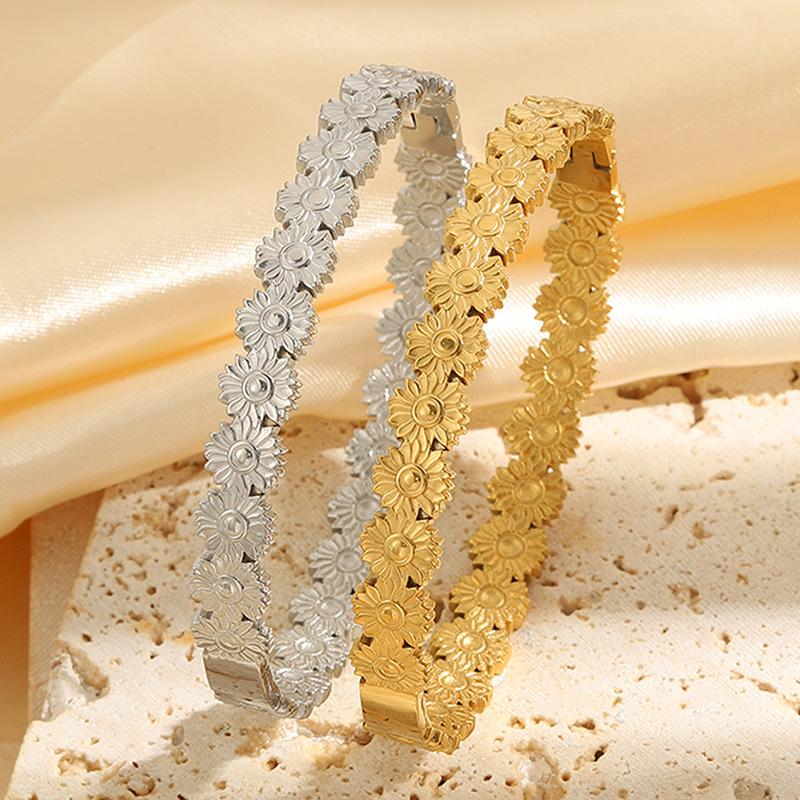 Titanium Steel Women's Light Luxury High-end Lotus Flower Opening Oil Pressure K Real Gold Electroplated European and American