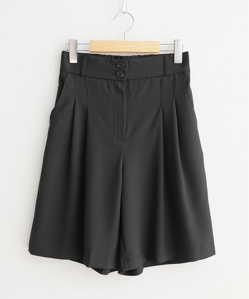 Jikeulib Two-Button Pintuck Line Bermuda Shorts