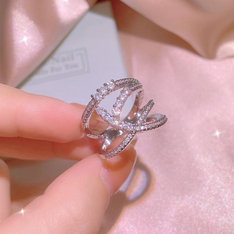 Niche Light Luxury Retro Crystal Inlaid Women'S Ring Geometric Cross Cold Wind Texture Ring Temperament Jewelry