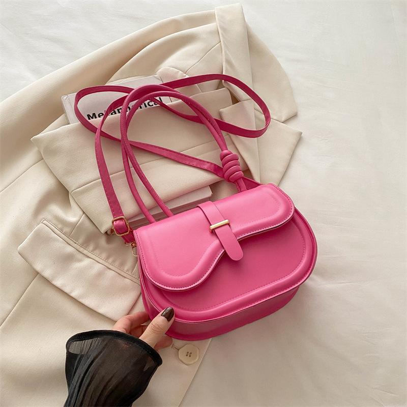 

Нишевые женские сумки 2025 весна новая сумка-седло простая однотонная портативная в иностранном стиле универсальная текстурная на плечо через плечо роза розовый