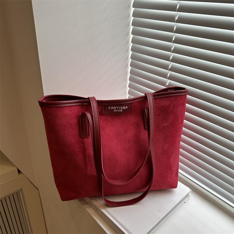 2025 new fashion trend casual large-capacity bag autumn and winter foreign niche design women's shoulder tote bag