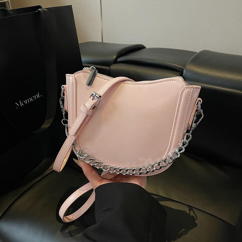 Fashion casual solid color chain dumpling bag spring trend messenger bag women's new armpit single shoulder messenger bag