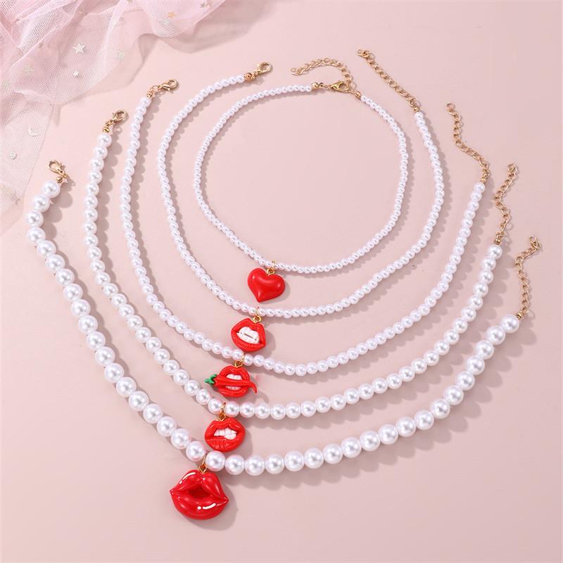 Fashion Lip Pendant Necklace For Women With Resin Charm And Elegant Design