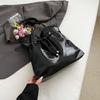 Simple large-capacity tote bag women's bag 25 new high-end bucket bag simple shoulder handbag
