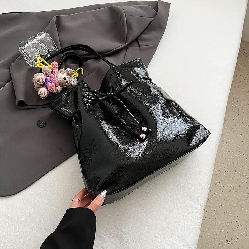 Simple large-capacity tote bag women's bag 25 new high-end bucket bag simple shoulder handbag