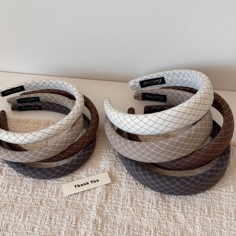 Retro and Simple Hairband with A Girl School-style Appearance. A High-crowned Sponge Hairpin with A Fine Headband for Styling The Hair.