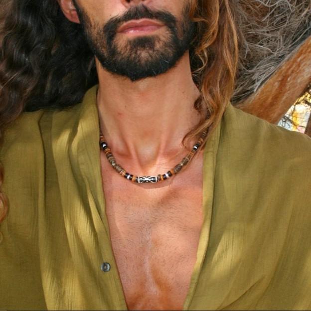 Collana con Ciondolo Geometrico in Guscio di Cocco Unisex con Catena in Acciaio Fatta a Mano per Appassionati di Moda