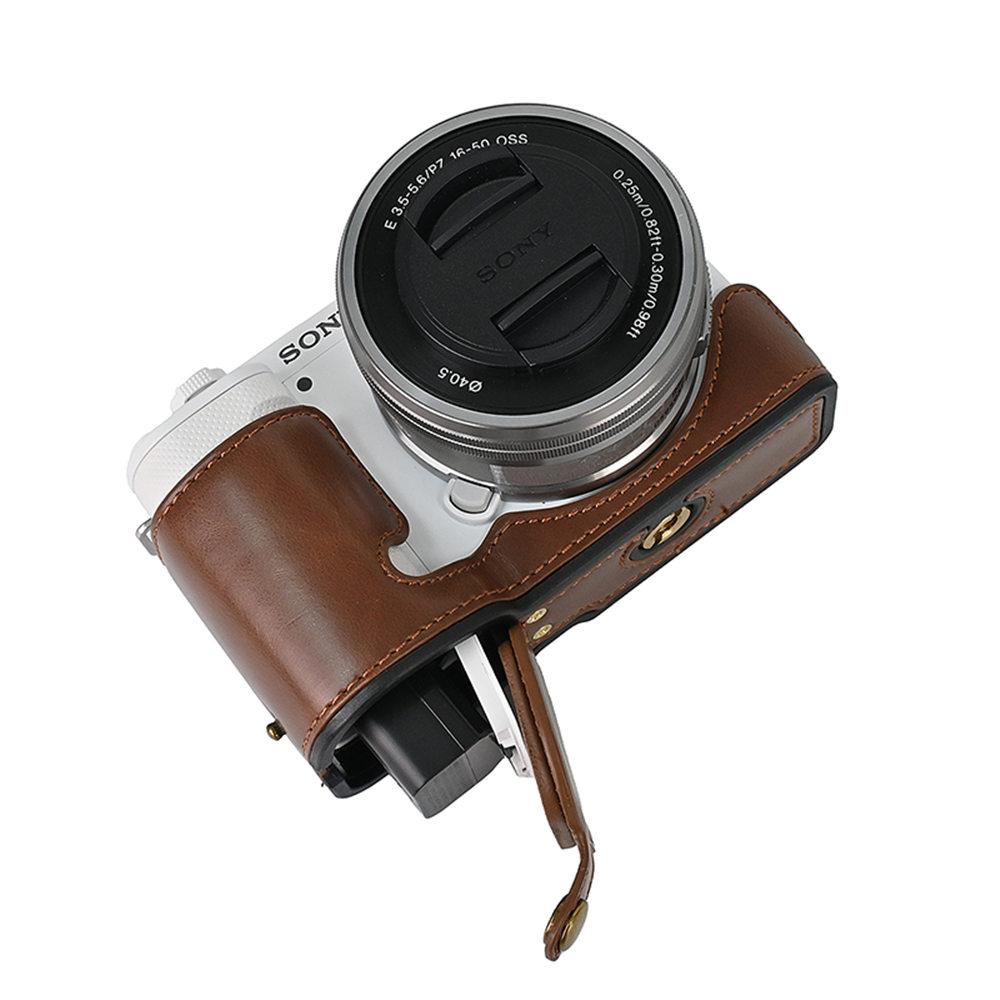 ZVE10 Ölhaut Kamera Halbtasche für Sony ZV-E10 ZVE10 PU-Leder Batterieöffnung Abdeckung mit Handschlaufe