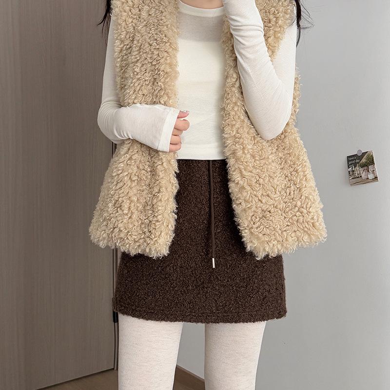 Korean Lambswool Hip-Hugging A-Line Skirt: Fluffy, Warm, Slimming, Autumn/Winter Bodycon Short Skirt for Women