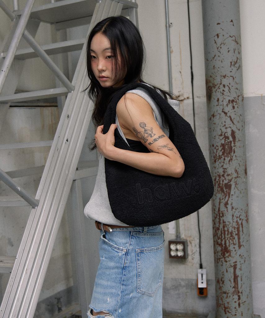Haveawhale Mini Wool Pebble Bag (Bk)
