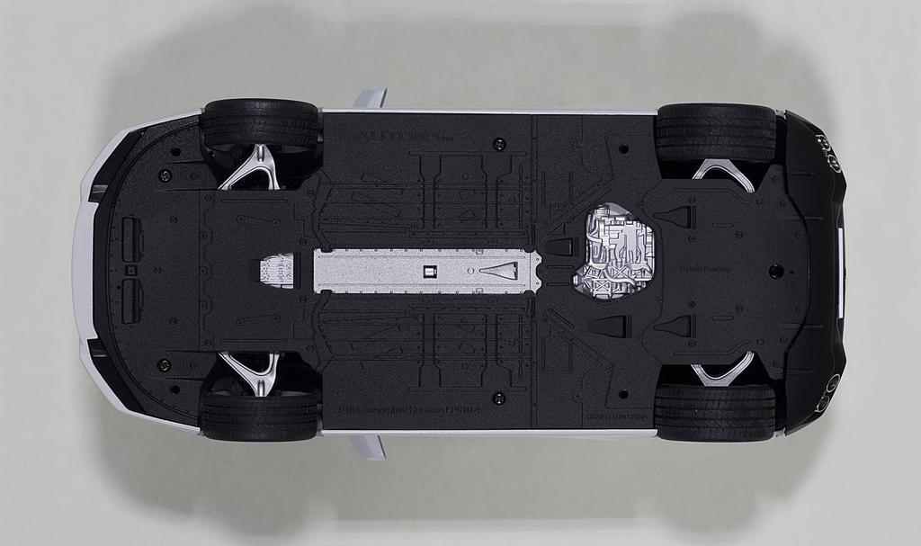 AUTOart Scale Lamborghini Huracan Metallic White Finished Product 1/18 LP610-4