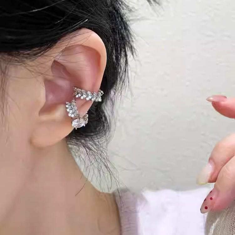 Asymmetrical Zirconia Wheat Ear Cuff: Luxury & Cool Earring, No Piercing Required