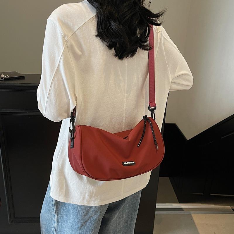 Sports style casual messenger bag women's new fashionable versatile pillow bag student large-capacity cloth bag