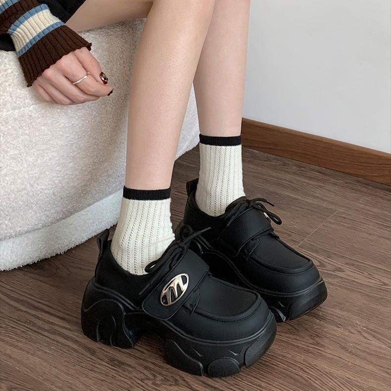 Retro Dicksohlige Britischer Stil Kleine Lederschuhe für Damen Herbst Neu Leder Muffins Erhöhen die Höhe