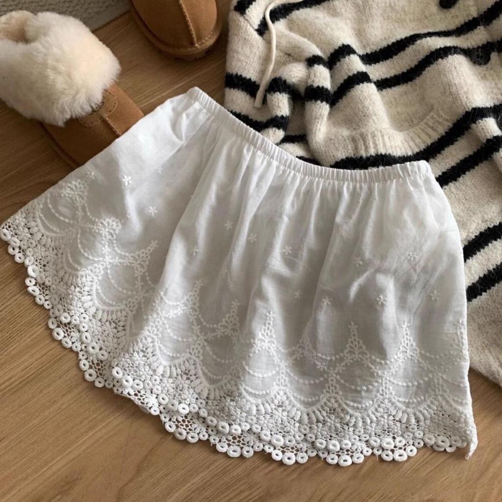 White Lace Layered Skirt - Versatile, Short, Half-Length for Autumn/Winter