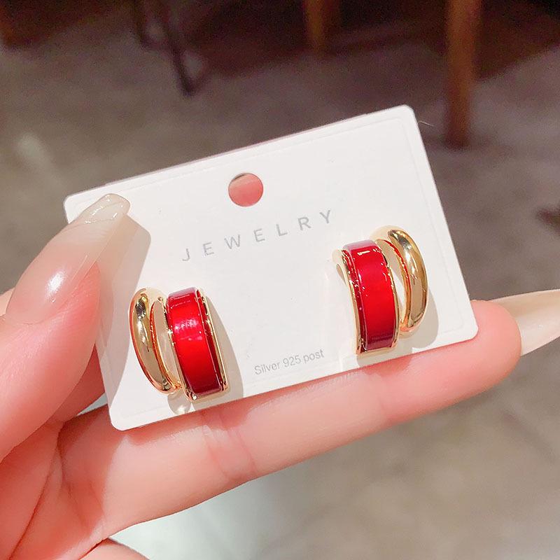 Elegant Minimalist Curved Stud Earrings: Women's Fashion Silver Needle Niche Design, Versatile and Trendy