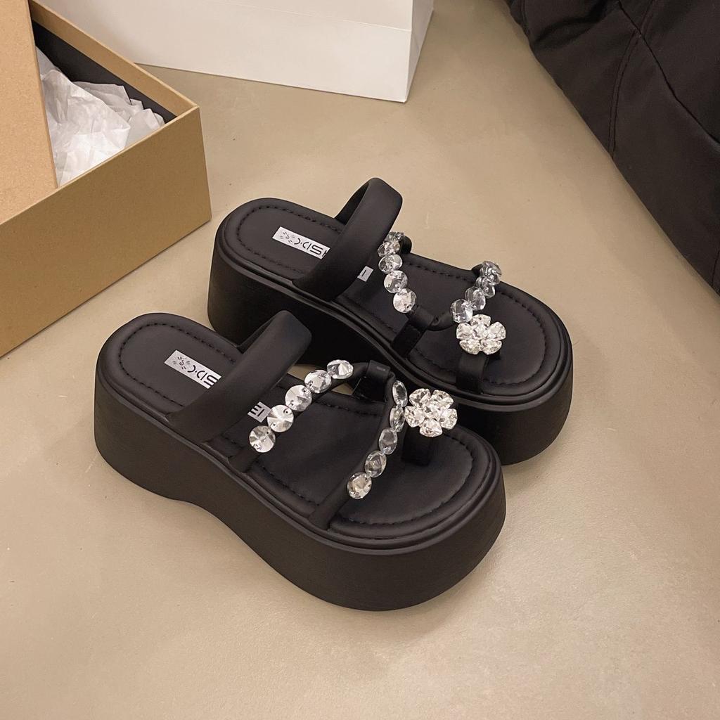 Premium thick-soled slippers for women's outer wear 2025 new fashion rhinestone heightening small muffin beach cool slippers