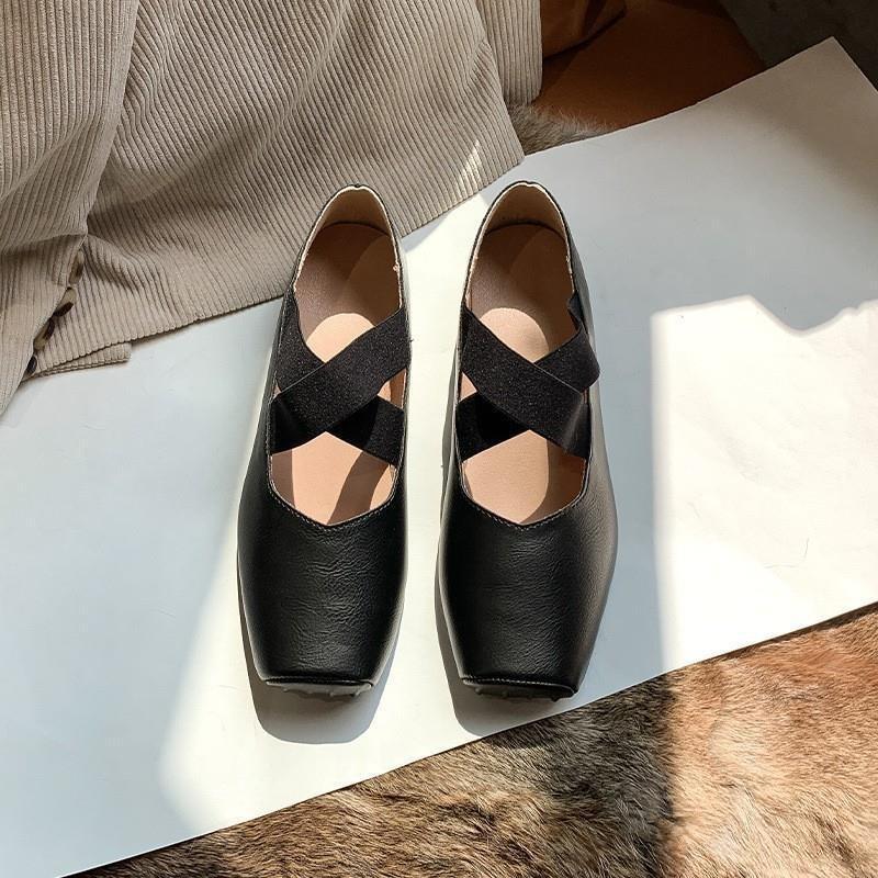 Ballet Shoes with A Square Toe and A Shallow Opening with Straps