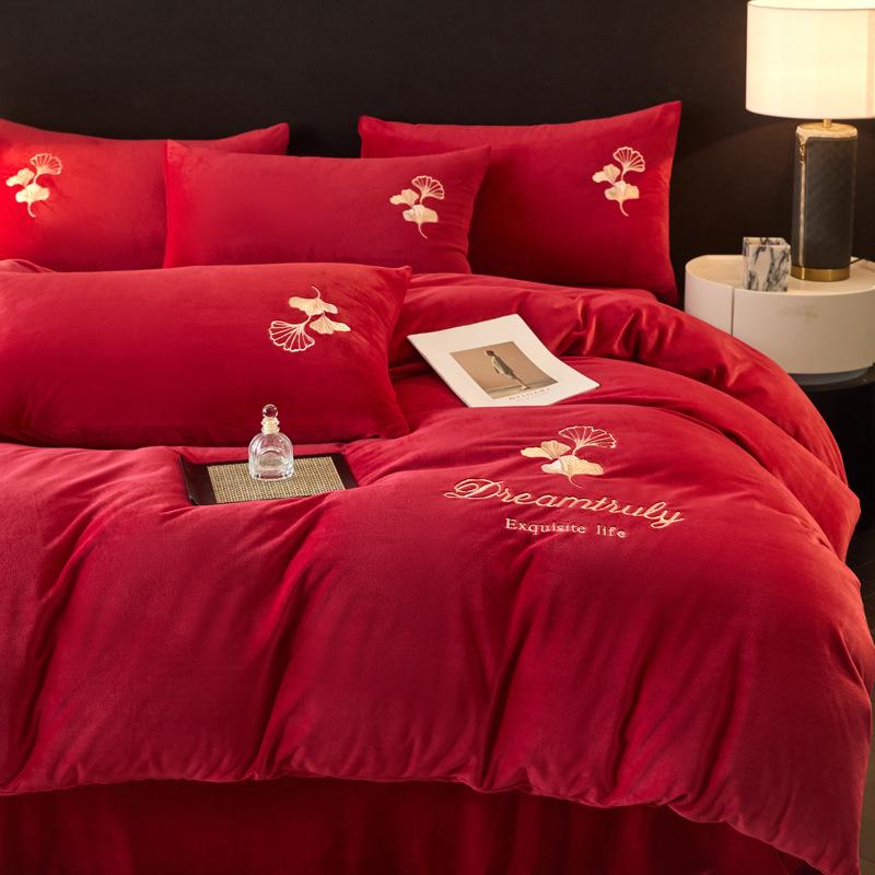 Plush Coral Fleece Winter Bedding Set: Thickened Velvet Duvet Cover, Flannel Bed Sheet, and Pillowcases