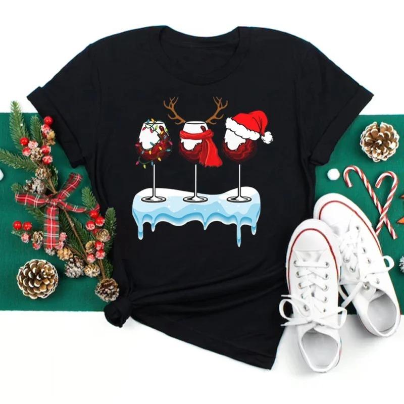T-shirt Graphique Mignon de Noël Avec des Éléments Amusants de Verre à Vin, Bonhomme de Neige, Chapeau de Père Noël Designs T-shirt Décontracté Élégant à Manches Courtes