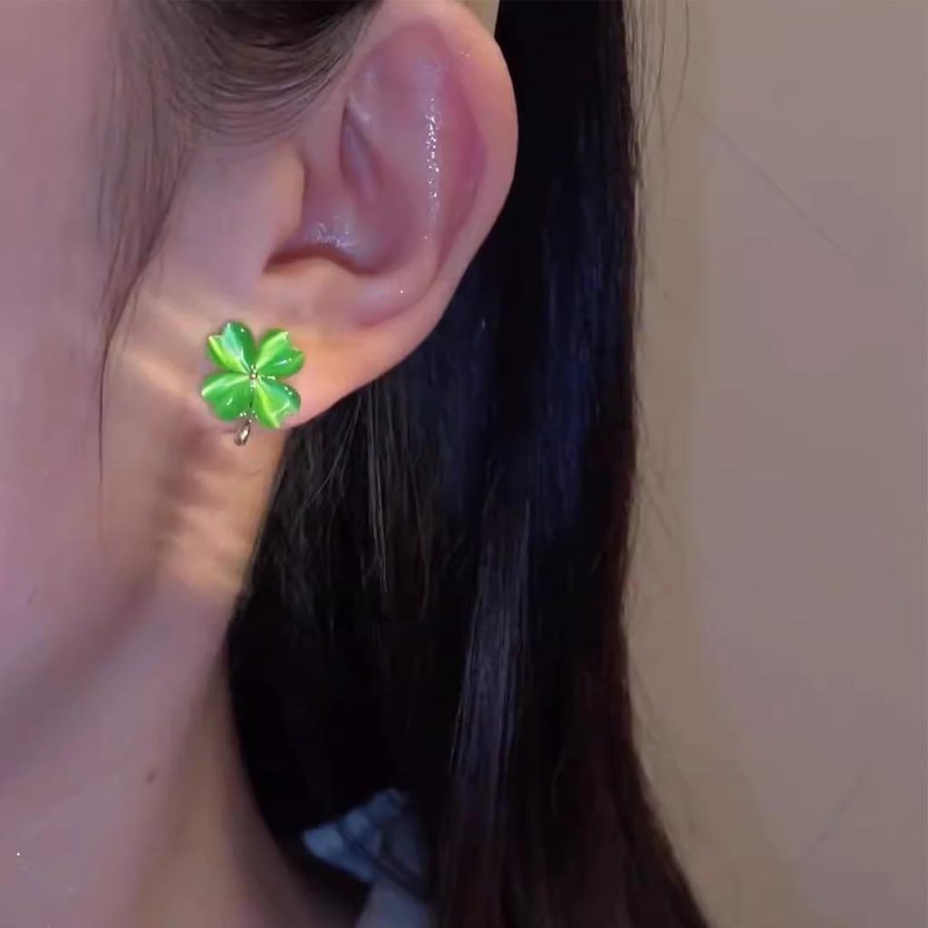 Fashionable Small Cats Eye Stone Clovers Earrings Trendy Exquisite Craftsmanship Ear Studs Accessories for Daily Wear